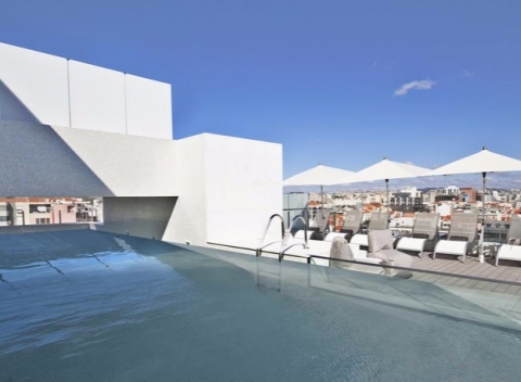 Lisabon: romantický pobyt v luxusnom hoteli White Lisboa so strešným bazénom, raňajky.