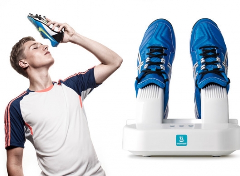 Automatický sušič topánok s dezinfekciou. Nič sa nevyrovná pocitu suchých nôh v suchých topánkach.