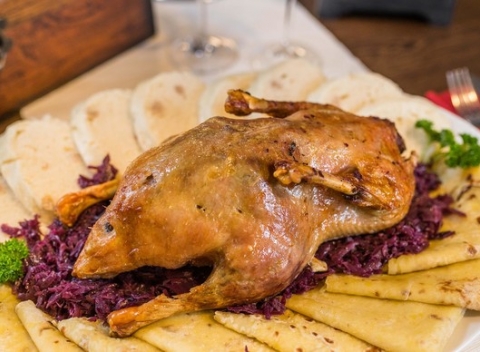 Chrumkavé kačacie aj husacie hody v reštaurácii Sedmička v Bratislave.