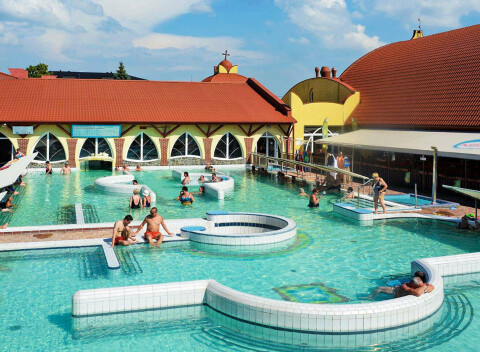 Penzión Betty*** pre nenáročných vo Veľkom Mederi len 450 m od termálov s wellness a dieťaťom zdarma.
