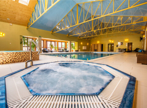 Romantický pobyt pre 2 osoby s raňajkami alebo polpenziou vo Wellness Hoteli Spark****.