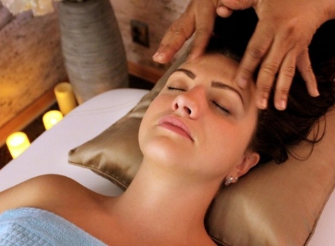 Profesionálne thajské masáže podľa vlastného výberu zo 6 balíčkov vo Wellness ONE .