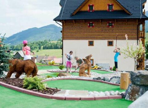Adventure minigolf pri wellness penzióne Strachan*** na 1 hodinu pre 2 - 4 osoby.