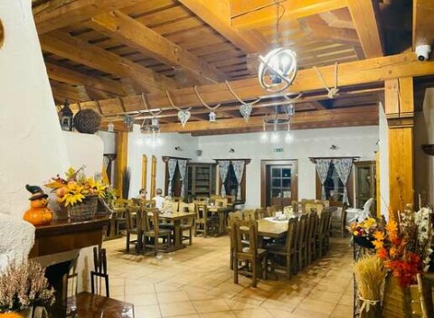 Misa pre dve osoby plná tradičných slovenských špecialít.