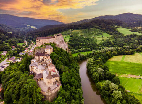 Perfektný splav popod malebný Oravský podzámok s Liptov Adventure Concierge.