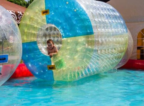 MaraFun - aquazorbing a aquaroller - originálne vodné atrakcie na Liptovskej Mare.