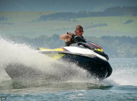 MaraFun - vodný skúter - originálne vodné atrakcie na Liptovskej Mare.