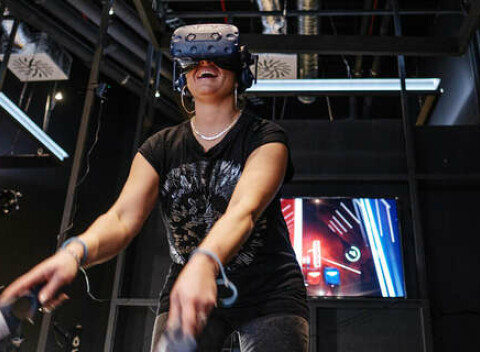 Team Up - virtuálna realita.  Dva virtualizéry s viac ako 30-timi atraktívnymi hrami.