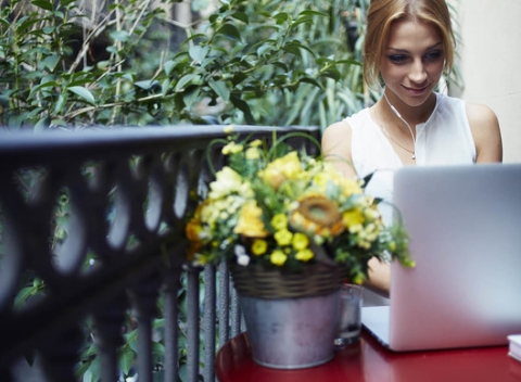 Akýkoľvek mesačný online kurz: IT, fotografia, marketing, dizajn, financie, hudba.