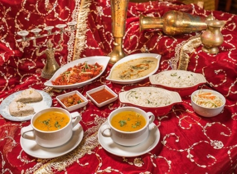 Autentická chuť Indie v reštaurácii Royal Kashmir India – polievka, 4 druhy hlavného jedla a dezert.
