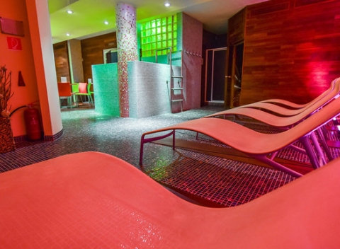 Doprajte si dvojhodinový relax v priestrannom wellnesscentre penziónu Raki***.