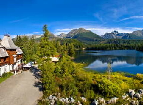 Zobuďte sa s výhľadom na Štrbské Pleso a majestátne štíty Tatier v Hoteli Solisko****.