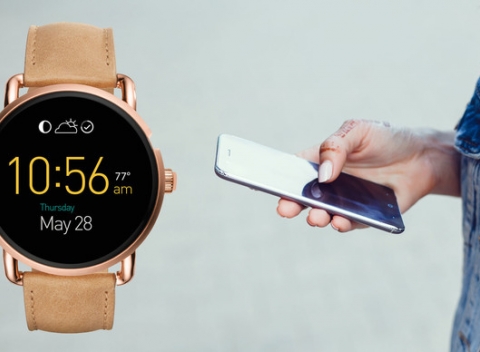 Dámske dizajnové hodinky Fossil Q Smartwatch s možnosťou telefonovania.