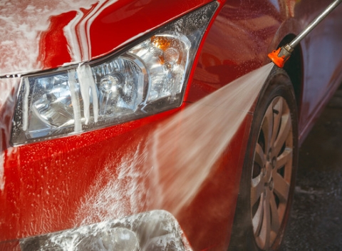 Aké auto, taký pán. Kompletné umytie interiéru a exteriéru auta, aj s tepovaním.