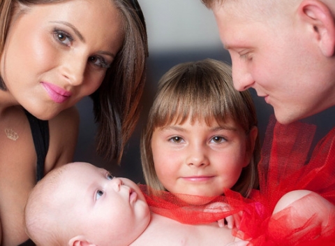Rodinné fotenie alebo fotenie tehuliek v ateliéri Lux, 60-minútové fotografovanie v ateliéri.