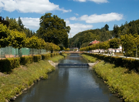 Zregenerujte sa v kúpeľnom mestečku Luhačovice vo Vile Bystrica s polpenziou, masážou a inhaláciou.
