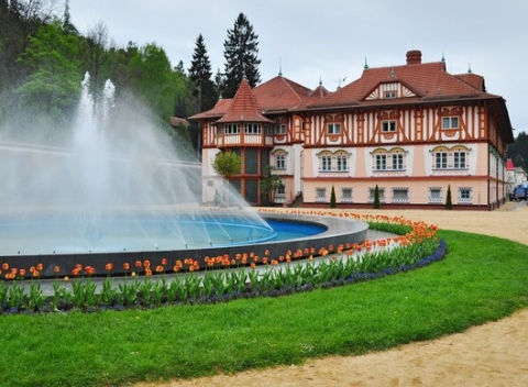 Doprajte si oddych v centre kúpeľného mesta Luhačovice v hoteli Vltava s polpenziou a procedúrami.