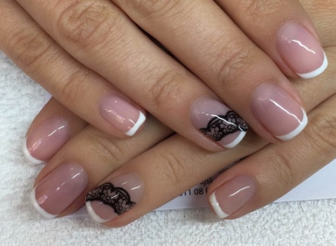 Vyskúšajte odolný gél lak, ktorý vydrží naozaj dlho. Manikúra alebo pedikúra s gél lakom.