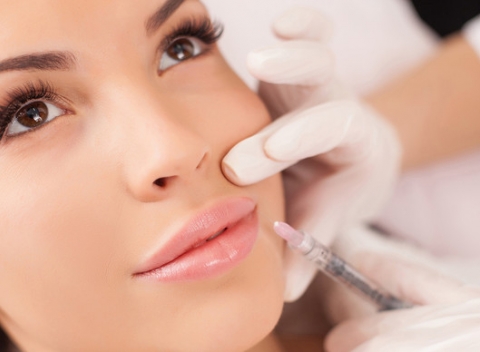 Zastavte čas vďaka botulotoxínu či kyseline hyalurónovej v štúdiu Cosmed.
