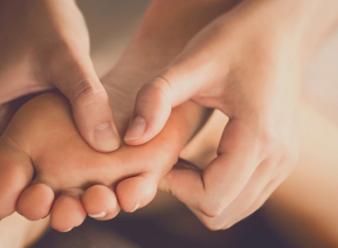 Reflexná masáž chodidiel vedená fyzioterapeutom. Doprajte vašim nohám zaslúženú úľavu!