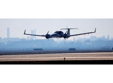 Výlet do nebies v Trenčíne - zážitkový let, pre odvážnejších aj s možnosťou pilotovania.