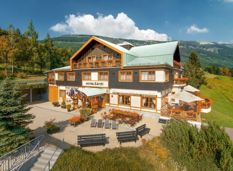 Špindlerův Mlýn pri turistických trasách v Hoteli Zátiší *** s polpenziou + vstup do wellness.