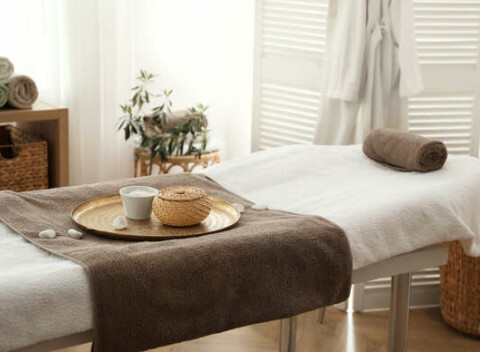 Uvoľňujúca liečebno-relaxačná alebo Deluxe masáž - doprajte si relax.