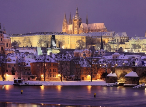 Užite si Prahu z inej perspektívy. Dovolenka na vlnách Vltavy s raňajkami v boteli Racek ***.