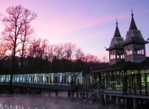 Hévíz pre dvoch v Hoteli Sante*** s raňajkami, vírivkou, saunou a fľašou vína.