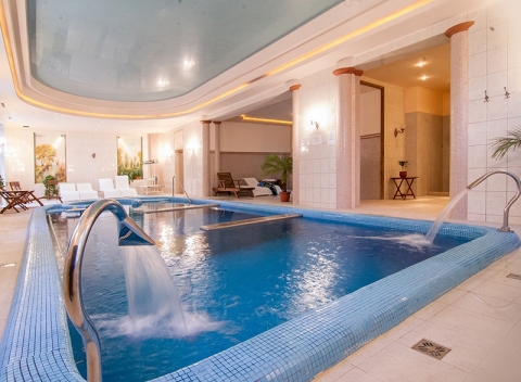 Pobyt v 4* zámockom hoteli neďaleko maďarského jazera Hévíz s polpenziou a neobmedzeným wellness.