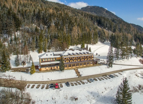Alpský pobytový balík v blízkosti lyžiarskych stredísk Semmering a Stuhleck v Alpenhof Hotel.