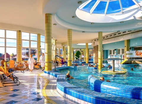 Dunajská Streda: Penzión Fortune s polpenziou a celodenným vstupom do Thermalparku s termálnymi bazénmi.