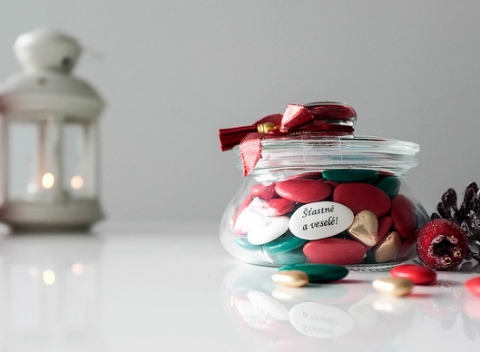 Cukrovinky s jedlou potlačou v darčekových baleniach od Sweets design.