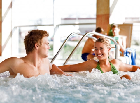 Rozprávkové Maďarsko: ubytovanie v jaskynnom apartmáne blízko Egeru s polpenziou a kúpeľmi.