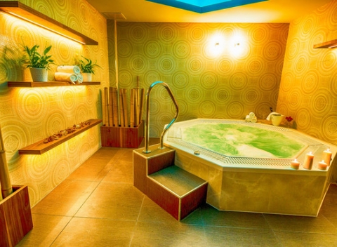 Dvojhodinový vstup do morského wellness a večera s 3-chodovým menu v hoteli Miraj****.