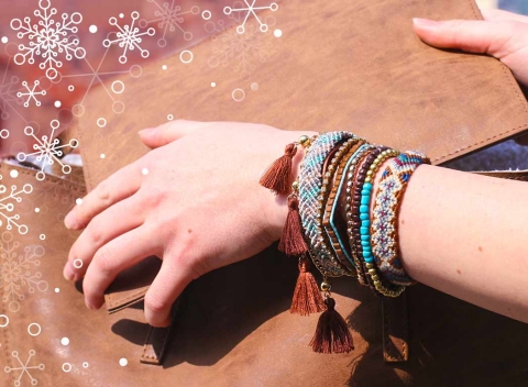 Ručne vyrobené indiánske náramky. Ozdobte si zápästie autentickým doplnkom.