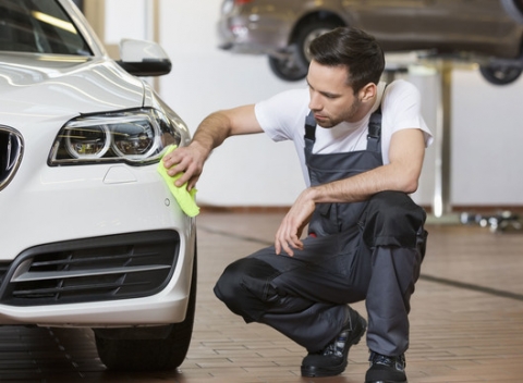 Exteriérové a interiérové ručné umytie vozidla s tepovaním sedadiel, na výber zo 4 balíčkov.