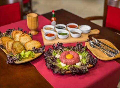 Tatarák a 10 hrianok pre dvoch v reštaurácii Rotoska na take away, donášku alebo konzumáciu na mieste.