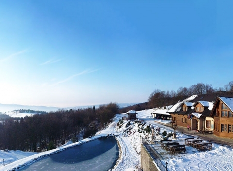 Rodinný horský hotel na Pohroní s wellness, minifarmou so zvieratkami a salašom.