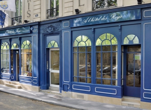 Kráľovský Versailles a komfort v útulnom hoteli pri jeho bránach v Hoteli des Roys*** s raňajkami.