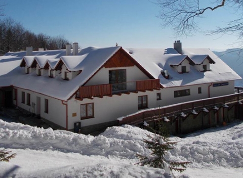 Horská chata Jana na samote pri lese v Bielych Karpatoch s neobmedzeným wellness a polpenziou.