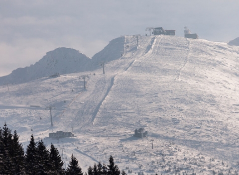 Zimná lyžovačka pod Chopkom s ubytovaním v hoteli Repiská s polpenziou a wellness.