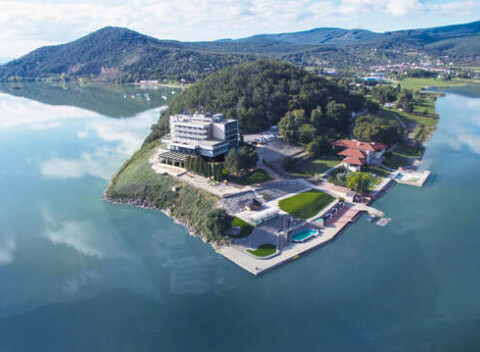 Neobmedzený relax s výhľadmi na Zemplínsku šíravu - pobyt v hoteli Eurobus****.