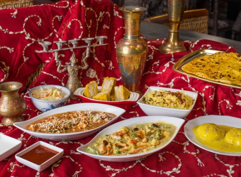 Autentická chuť Indie v reštaurácii Royal Kashmir India - predjedlo, 4 druhy hlavného jedla, dezert.