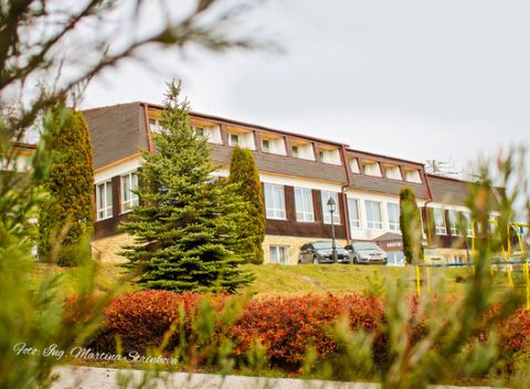 Zima v hoteli Hrádok*** v tichom prostredí s polpenziou a wellness pre dvojice a seniorov.