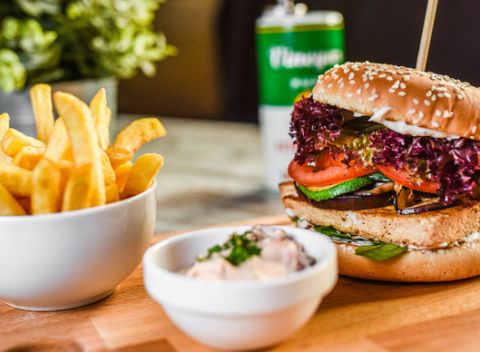 Keď dostanete chuť na lahodný a chutný burger, vyrazte do reštaurácie Dilema.