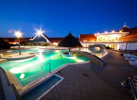 Romantický pobyt v sídle s dobovými interiérmi, s wellness a polpenziou v hoteli Misefa Kastélyszálló.