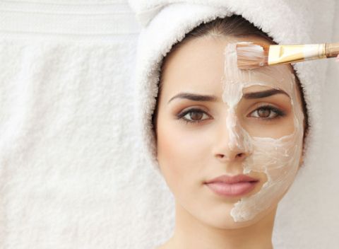 Hĺbkové čistenia pleti a formovanie obočia pre zdravú a sviežu pleť v Salóne Mary.