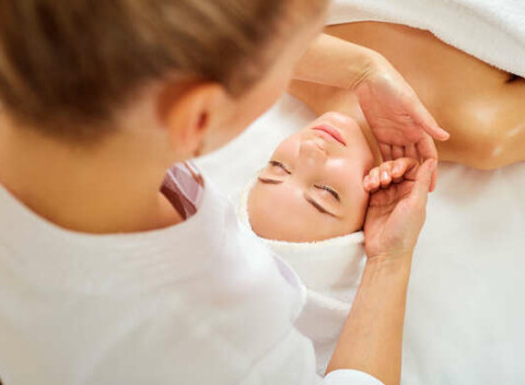 Kozmetické balíčky pre rozjasnenú, čistú, vypnutú a zrelaxovanú pleť pre dámy aj pánov v Trnave.