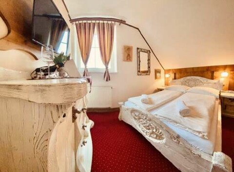 Pobyt v penzióne Aja s polpenziou, neobmedzenými nápojmi pri večeri a možnosťou privátneho wellness